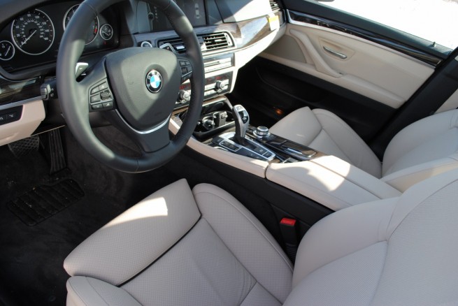 2011-bmw-535i-interior-23