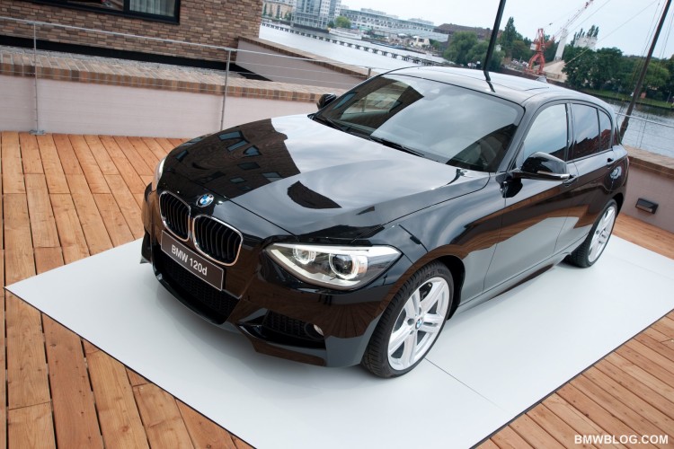 First Live Photos – 2012 BMW 1 Series in Black