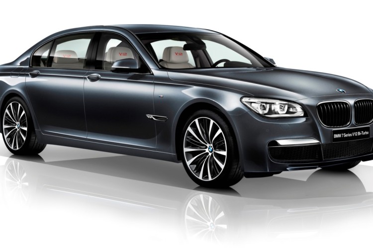 2011 BMW 760Li Puts V12 To Work In Top Speed Run On Autobahn