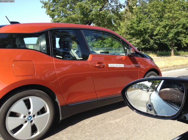 2013-BMW-i3-Solarorange-Live-Foto-ungetarnt-Elektroauto-02