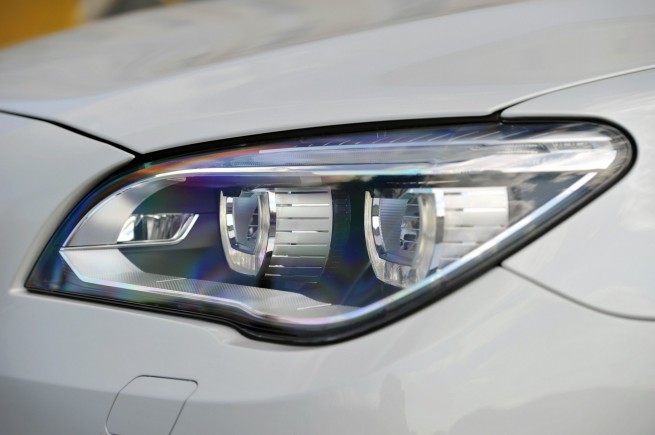 2013-bmw-7-series-12