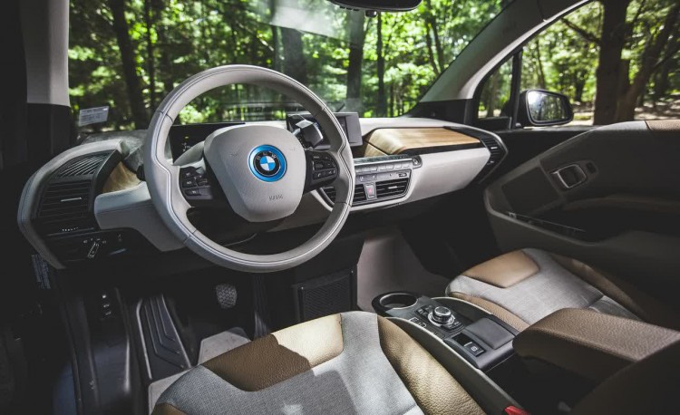 2014-BMW-i3-Driver-Cabin