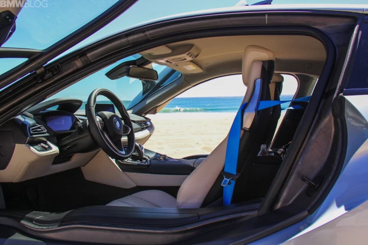2015-bmw-i8-drive-review-09