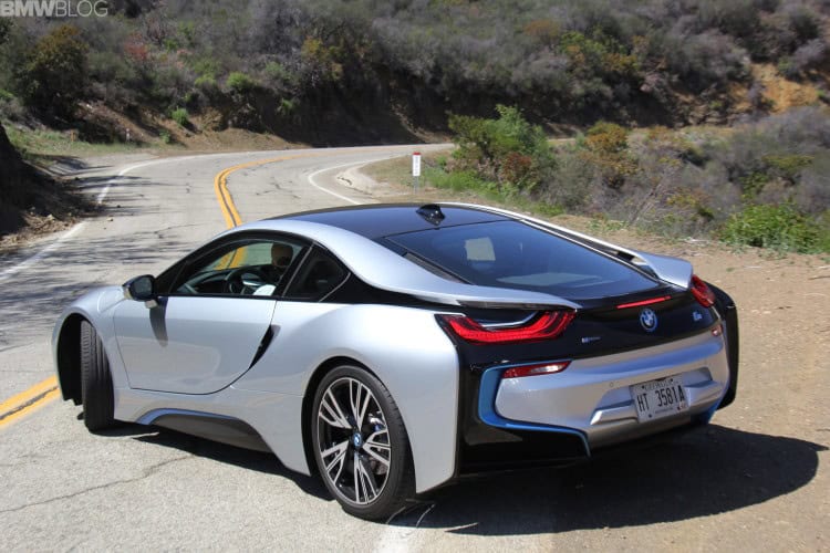 BMW i8 Going Through The Canyon – VIDEO