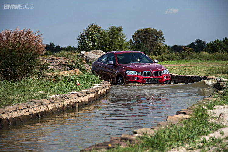 2015-bmw-x6-offroad-56