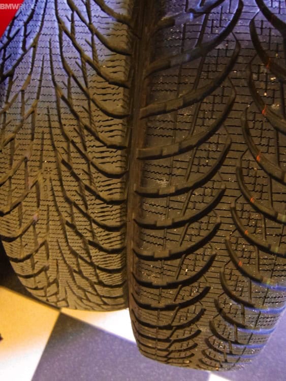 Bridgestone Blizzak LM-500 vs. Nokian Hakkapeliitta R2-05