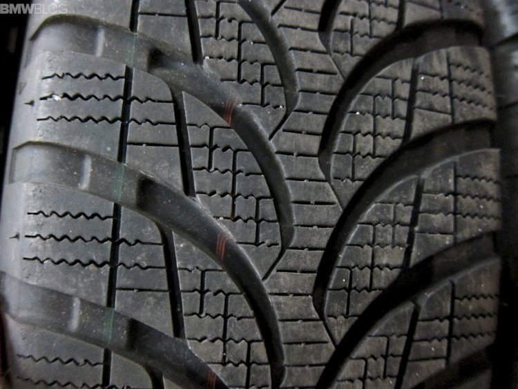 Bridgestone Blizzak LM-500 vs. Nokian Hakkapeliitta R2-06