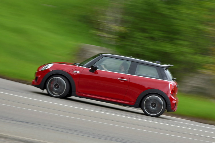 2015-mini-john-cooper-works-images-1900x1200-04