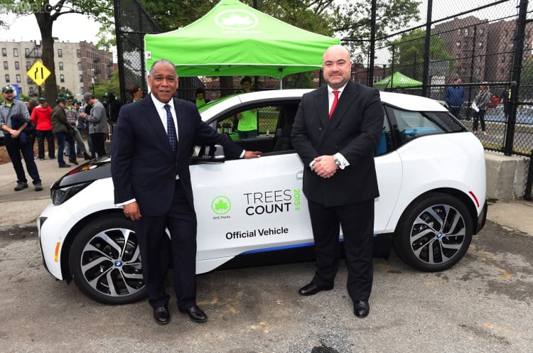 bmw-i3-trees-count-images-08