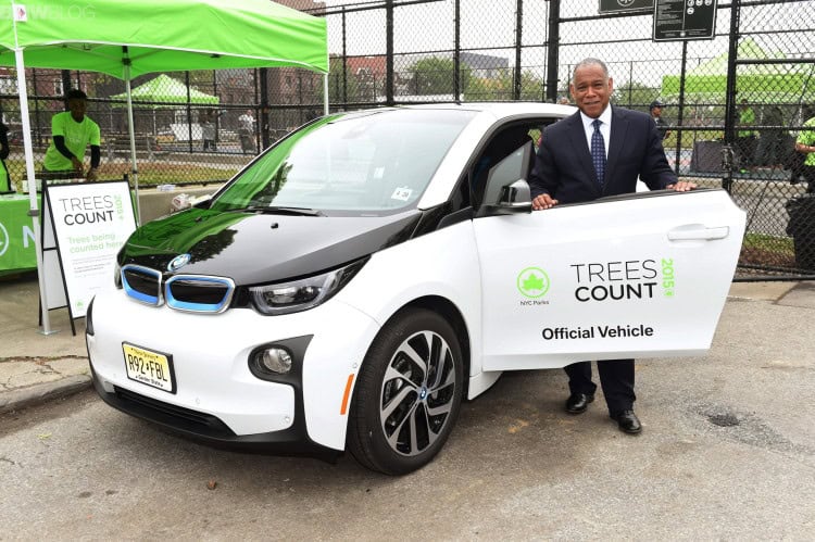 bmw-i3-trees-count-images-12