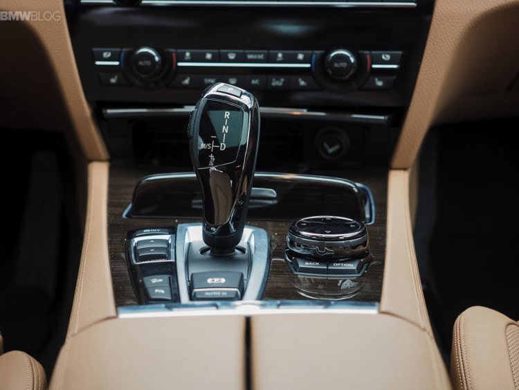 2015-bmw-740Ld-xDrive-test-drive-images-1900x1200-24