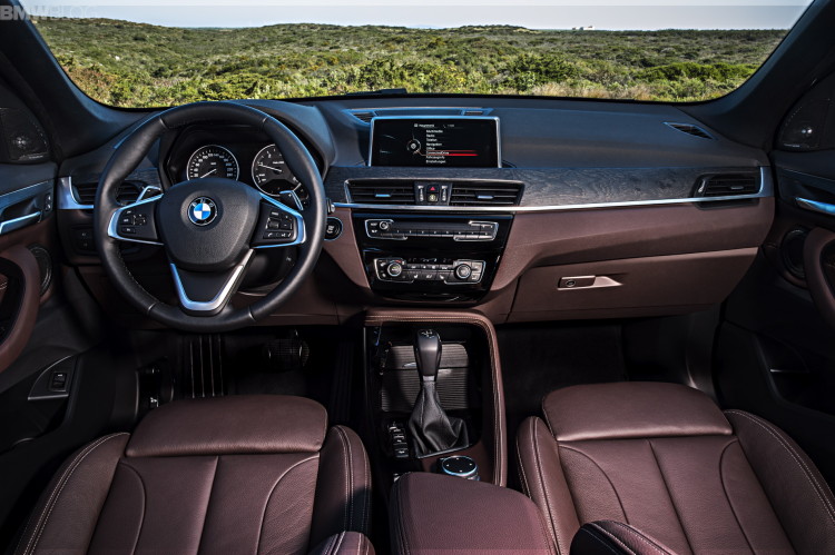 2016-BMW-X1-interior--1900x1200-images-12
