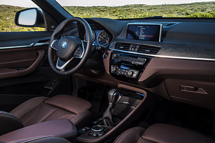 2016-BMW-X1-interior--1900x1200-images-15