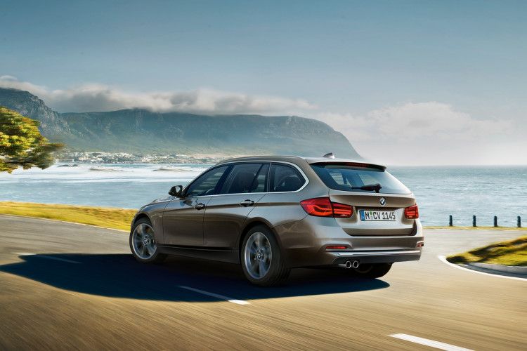 Download your BMW 3 Series wallpapers