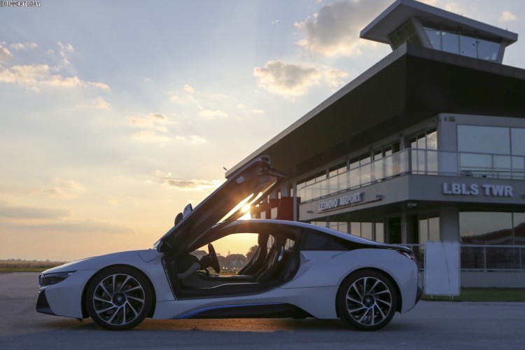 BMW-i8-Wallpaper-25