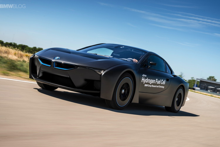 See the BMW i8 hydrogen fuel cell in action