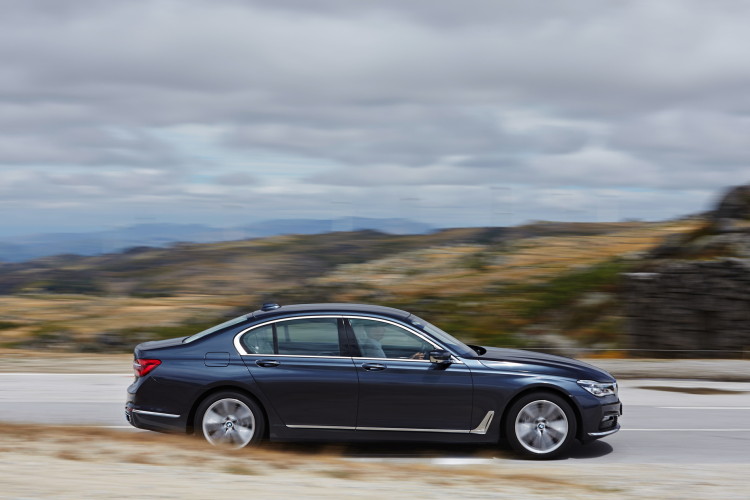 2016-bmw-730d-images-1900x1200-29