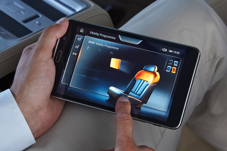 2016-bmw-750Li-images-1900x1200-174