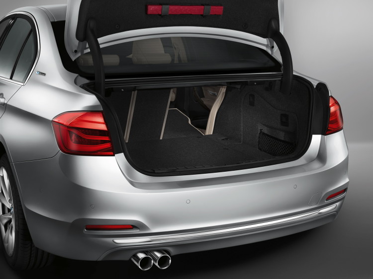 2016-bmw-330e-hybrid-images-05