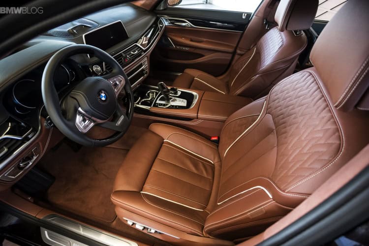 2016-bmw-7-series-launch-new-york-images-1900x-1200-11