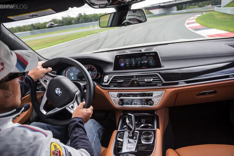 2016-bmw-7-series-launch-new-york-images-1900x-1200-55