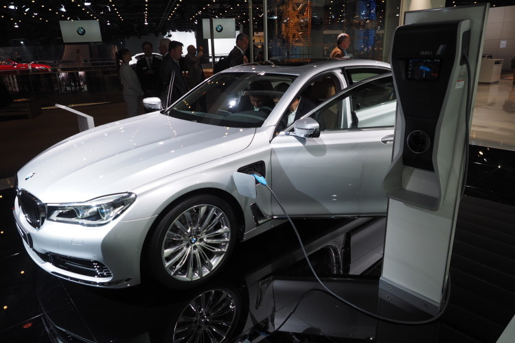 The new BMW 740Le Hybrid – 2015 Frankfurt Auto Show