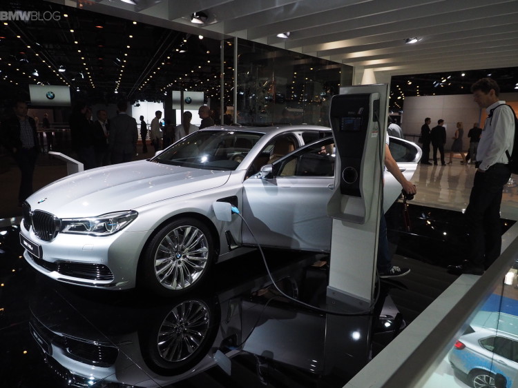 2016-bmw-740Le-images-1900x1200-04