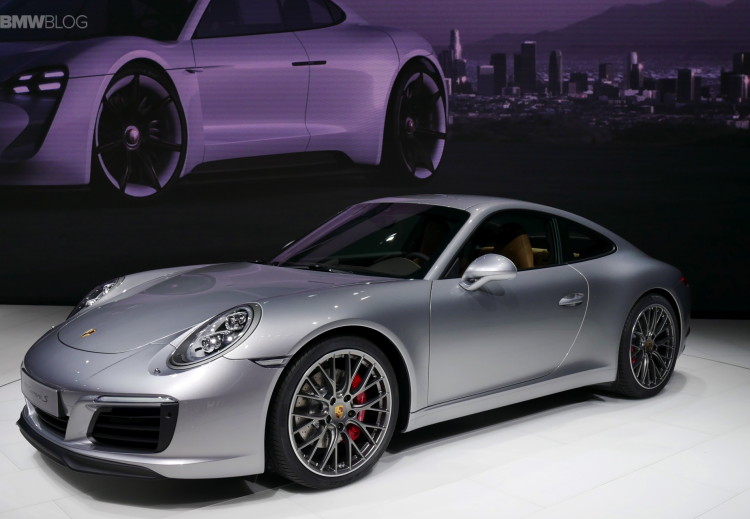 2017-Porsche-911-Turbo-images-11