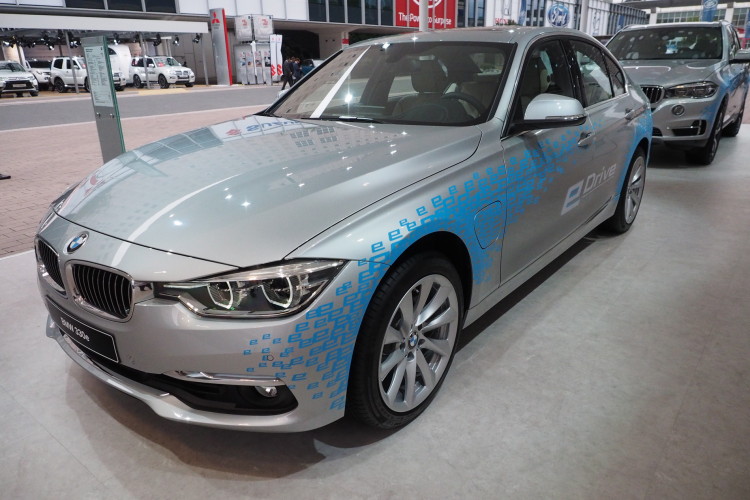 BMW North America releases the pricing for the 2016 BMW 330e plug-in hybrid