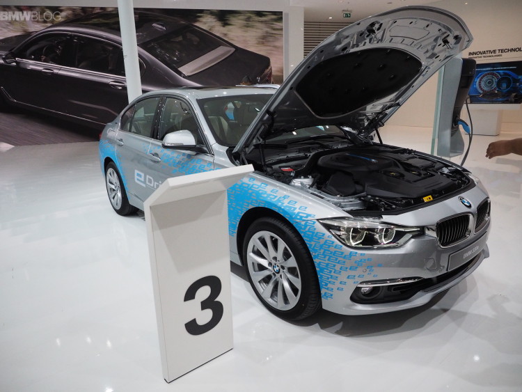 BMW-330e-images-1900x1200-18