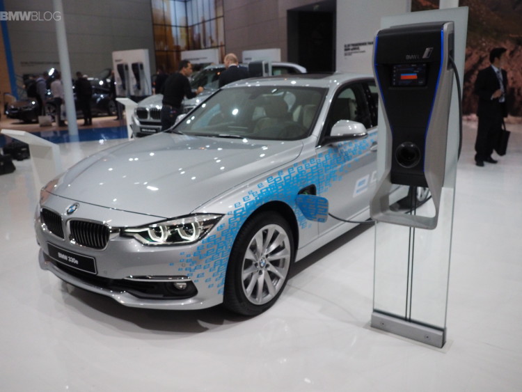 BMW-330e-images-1900x1200-24