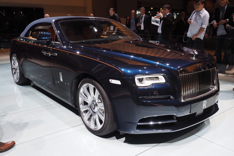 VIDEO: Auto Express drives Rolls Royce Dawn