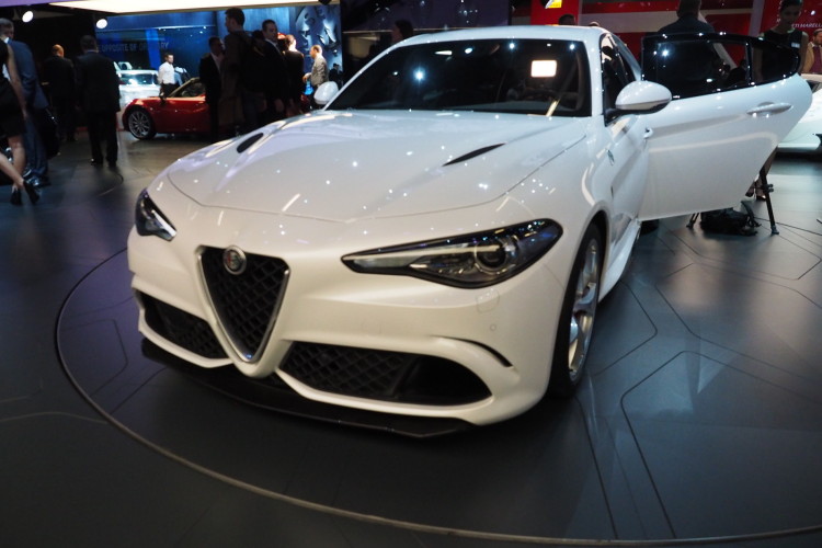 Alfa Romeo Giulia Veloce to compete with BMW 340i in North America