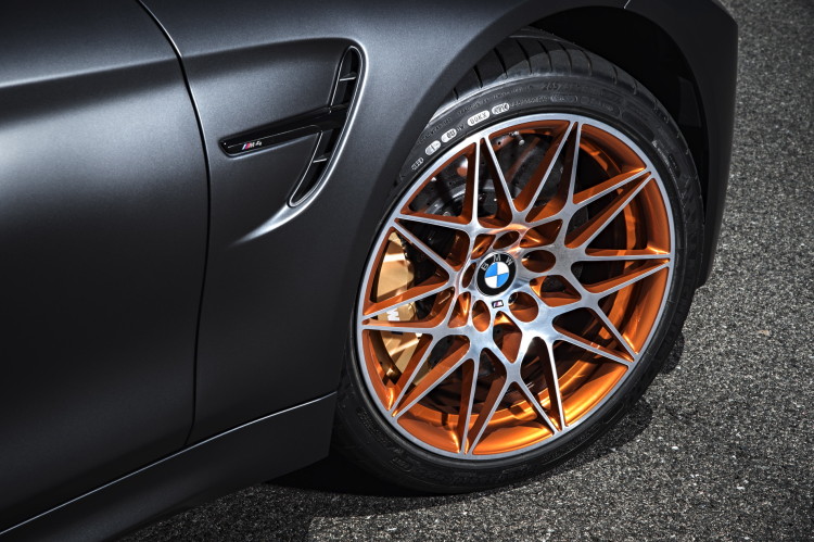 2016-BMW-M4-GTS-images-1900x1200-wallpaper-43