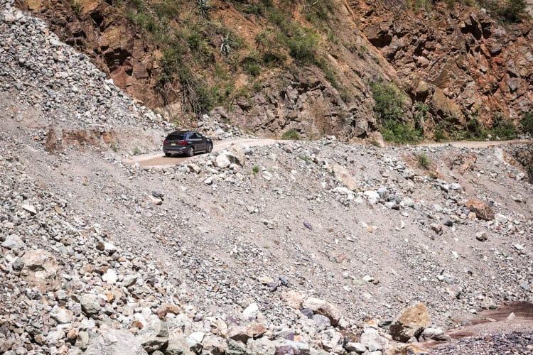 2016-bmw-X1-xDrive28i-test-drive-off-road-images-04