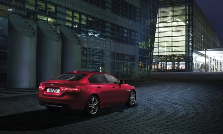 2017-jaguar-xe-008-1