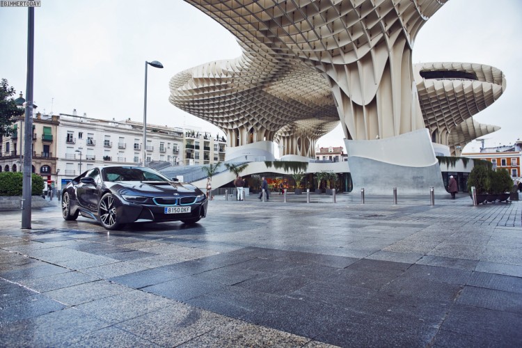 BMW-i8-Sophistograu-2014-Hybrid-Sportwagen-14