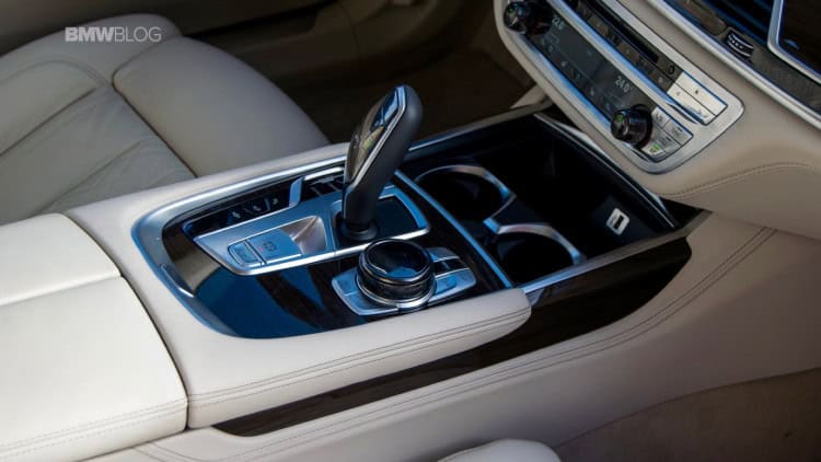 2016-BMW-730d-xDrive-test-drive-review-109