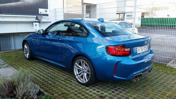 BMW-M2-Long-Beach-Blue-Live-Fotos-04