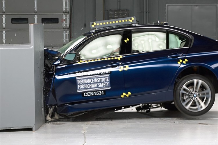 2016 BMW 3 Series receives marginal IIHS score