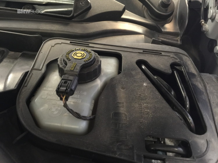 how-to-change-brake-fluid-bmw-m3-images-29