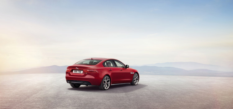 2016-jaguar-xe-07-1