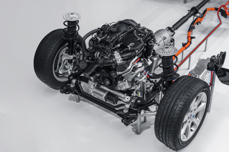 2016-BMW-330e-images-98