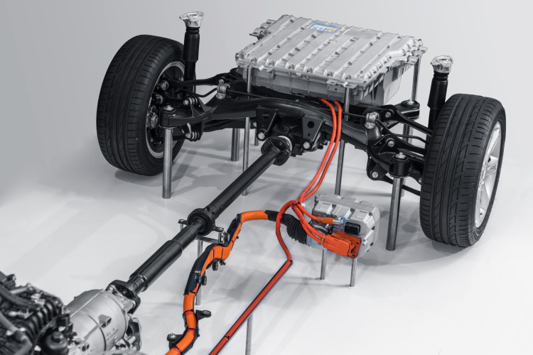 2016-BMW-330e-images-99