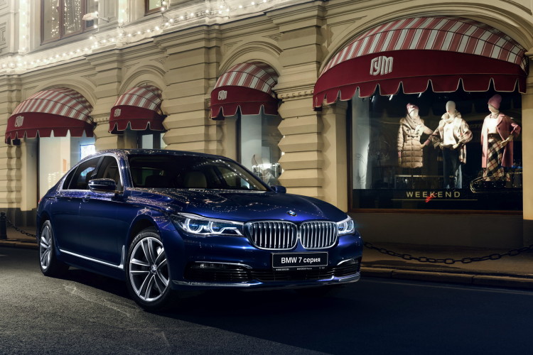 2016 BMW 7 Series in Imperial Blue – Photos