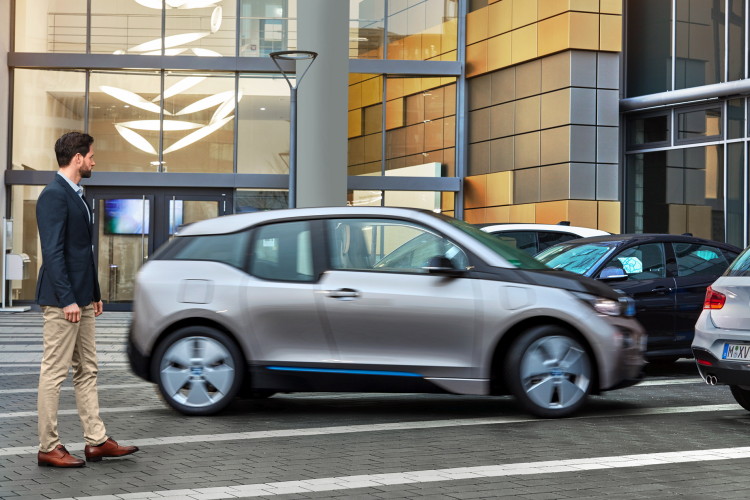 Automakers ahead of Silicon Valley in autonomous car race