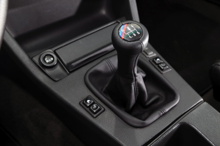 BMW-M3-E30-photos-13