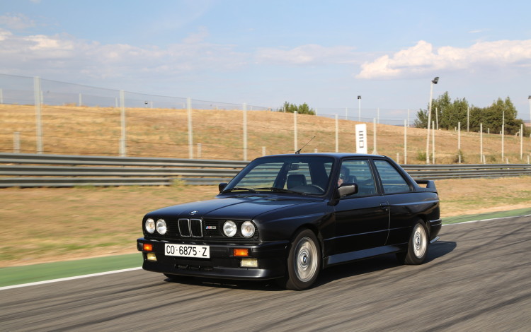 BMW-M3-E30-photos-4