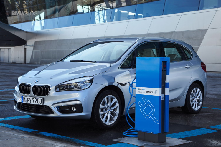 2016-BMW-225xe-Active-Tourer-72