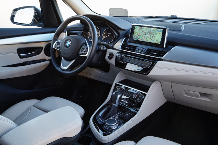 2016-BMW-225xe-Active-Tourer-89